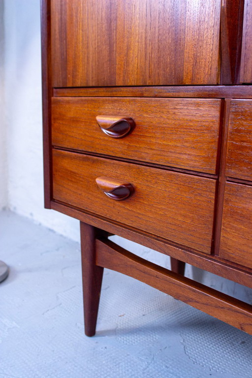 Armadio alto vintage in teak, cassettiera in stile danese di metà secolo.