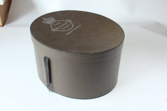 Image 1 of Sombrero de copa con sombrerera original y cojín de terciopelo