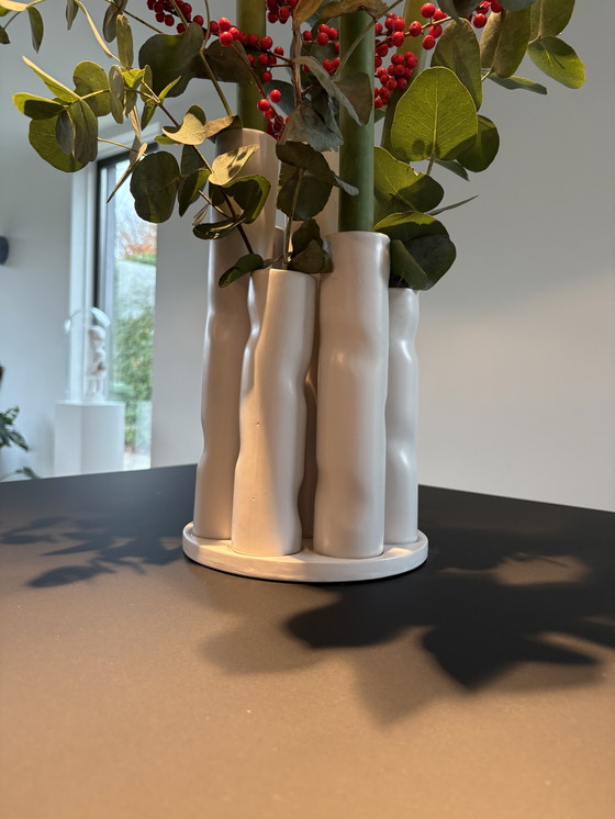 Image 1 of Vaso moderno in corallo bianco opaco, stile Japandi