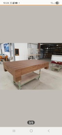 Table basse au design unique.