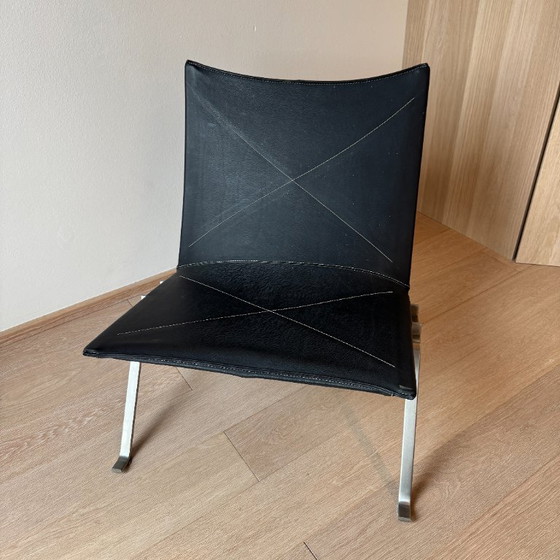 Poul Kjærholm PK22 Fauteuil Lounge pour Fritz Hansen, Cuir Noir, 2007 – Chaises & fauteuils, Leather, Metal (photo 2 of 20)