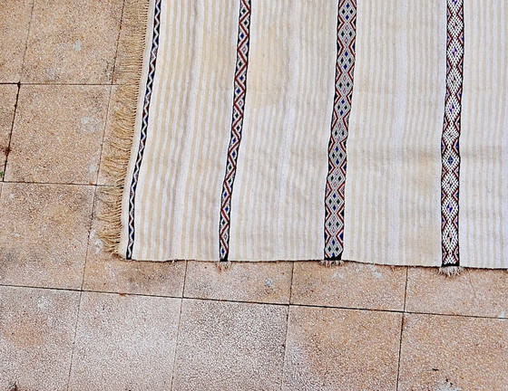 Image 1 of Marokkanischer Berberteppich handira 260x130 cm wendbar aus Wolle und Pailletten