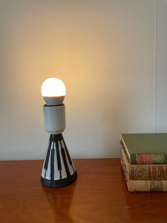Image 1 of Scandinavische moderne keramische tafellamp met pianotoetsdesign – jaren 60, van M.A.&S., Zweden