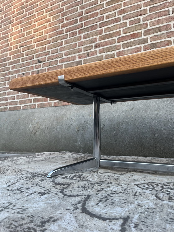 Image 1 of Tavolino da caffè vintage di metà secolo con piano in rovere massello e base cromata