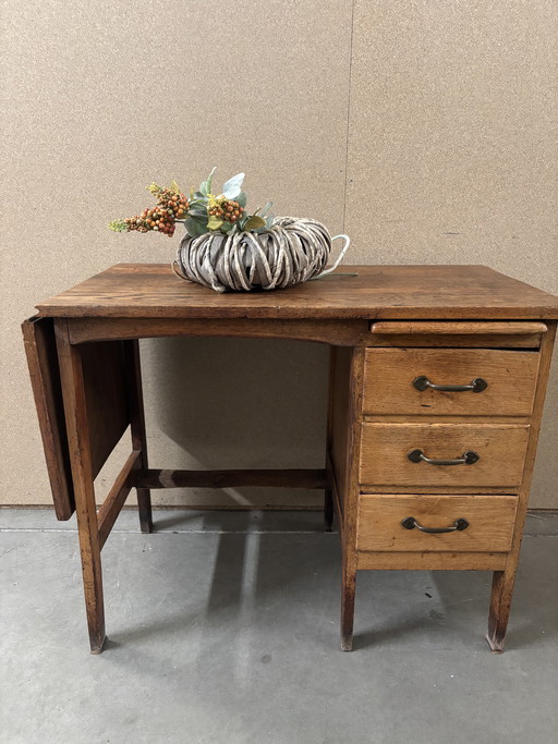 Escritorio infantil antiguo