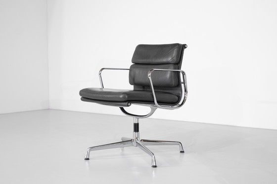 Image 1 of Silla Soft Pad "EA 208" Charles Ray Eames, EE.UU. 1969.