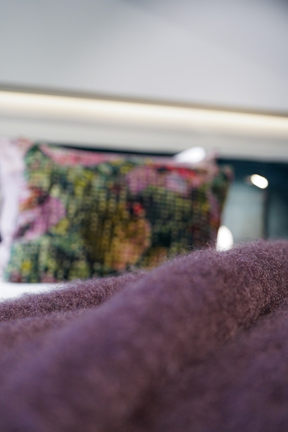 Image 1 of Letto Napoli con biancheria da letto – Comodini Moon Satellite – Tappeto Flush – Lampada da terra Tab