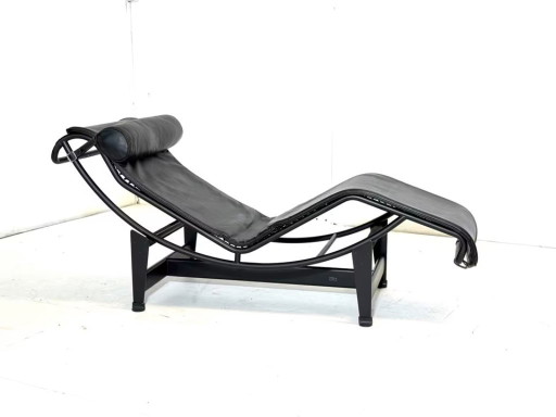 Chaise longue LC4 en cuir de Charlotte Perriand pour Cassina