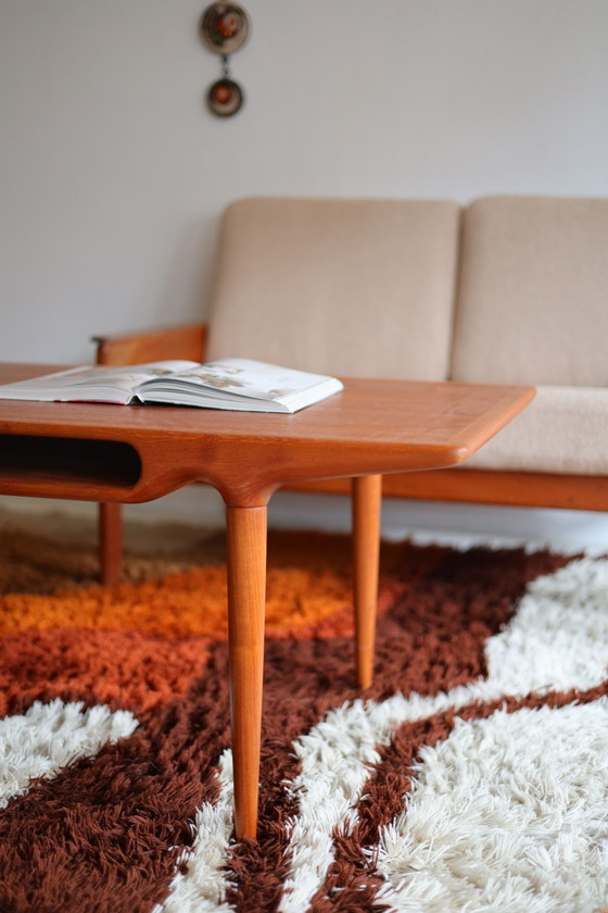Image 1 of tapis au design futuriste