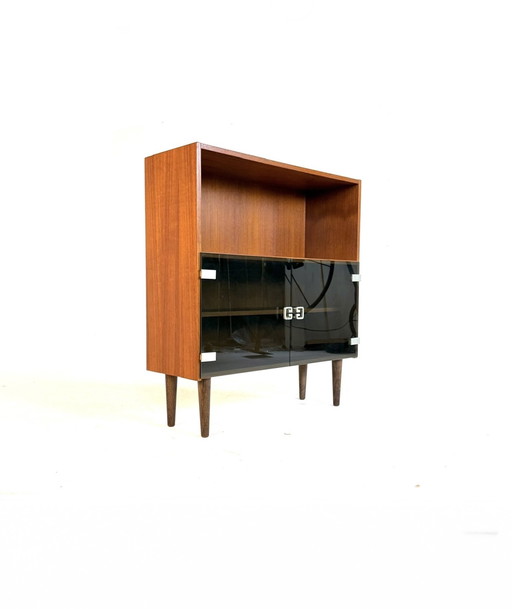 Armario de pared danés vintage de teca de los años 60