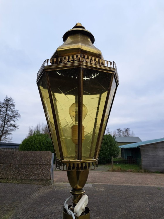 Image 1 of Goldfarbener Laternenpfahl aus Kupfer/Messing