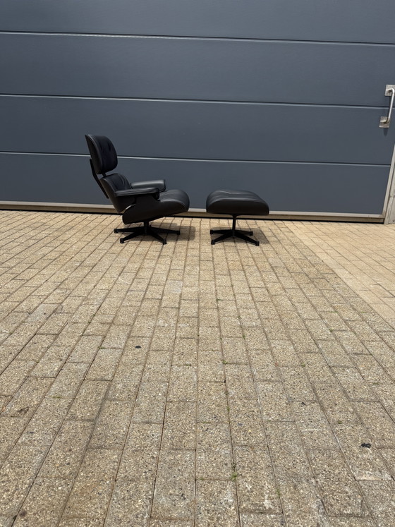 Image 1 of 2x Original Vitra Eames Lounge chair + Ottoman Full Black version in MINT CONDITION!!