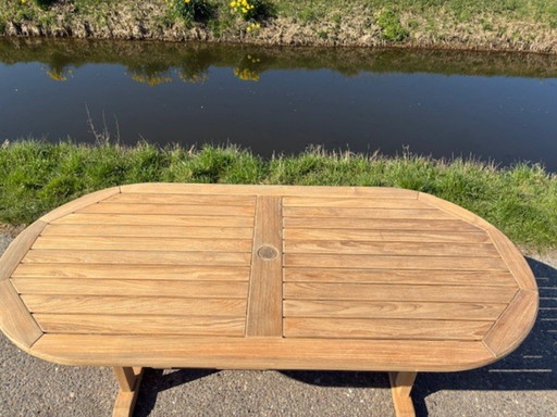 Mesa de jardín ovalada de teca Gloster de 209 cm x 98 cm, como NUEVA.