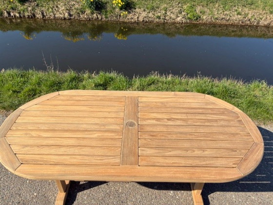 Image 1 of Mesa de jardín ovalada de teca Gloster de 209 cm x 98 cm, como NUEVA.