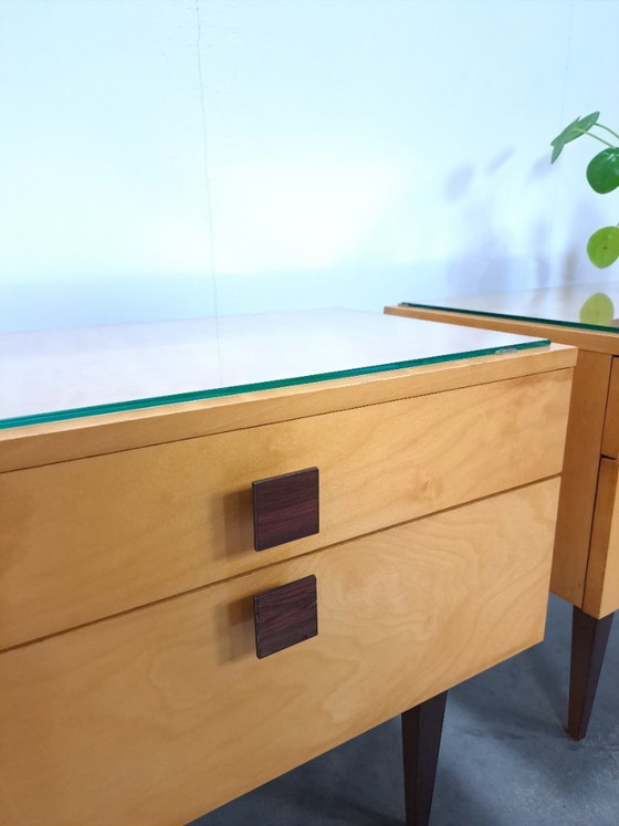 Image 1 of Set nachtkastjes met lade en vierkante grepen