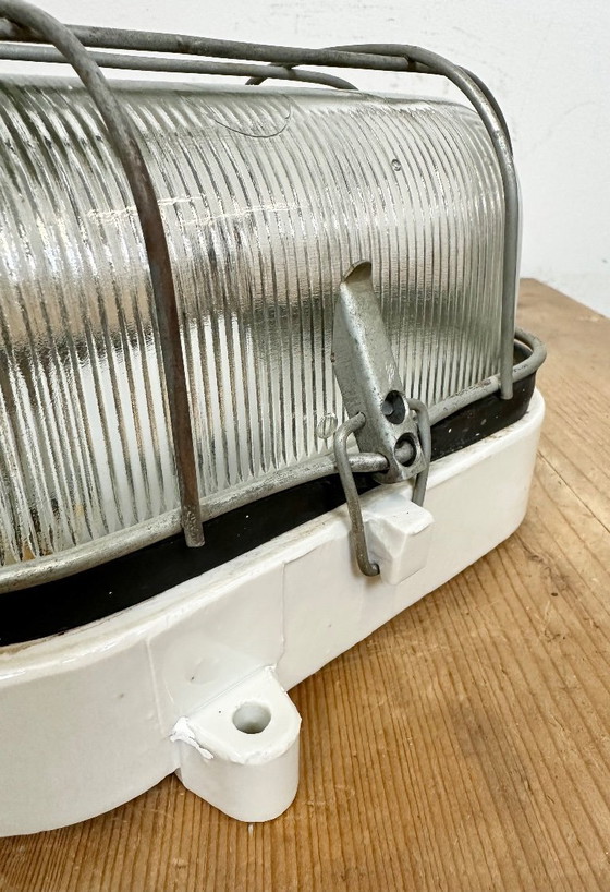 Image 1 of Applique industriale a gabbia in porcellana bianca con vetro rigato, anni '70