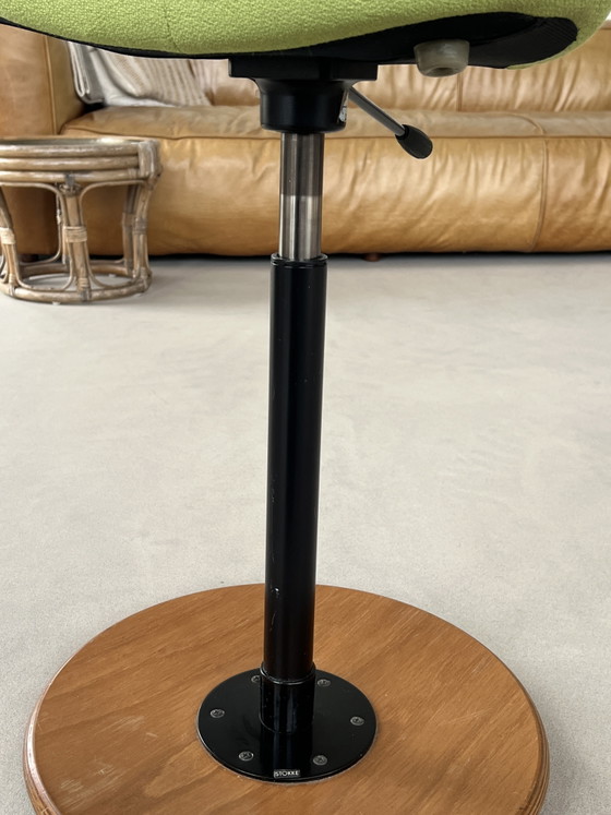 Stokke Varier Move - Ergonomischer Sattelhocker – Drehstühle, Wood, Textile (photo 3 of 5)