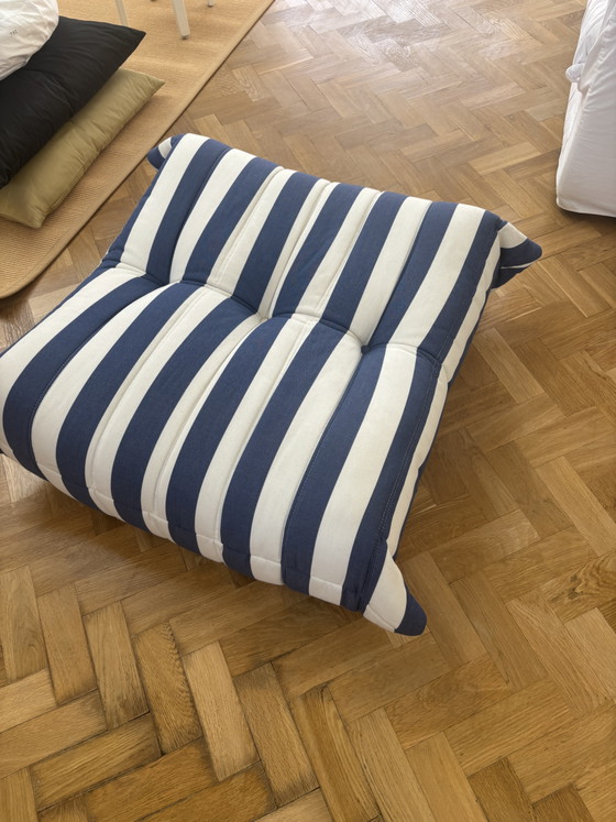 Image 1 of Pouf Togo Ligne Roset