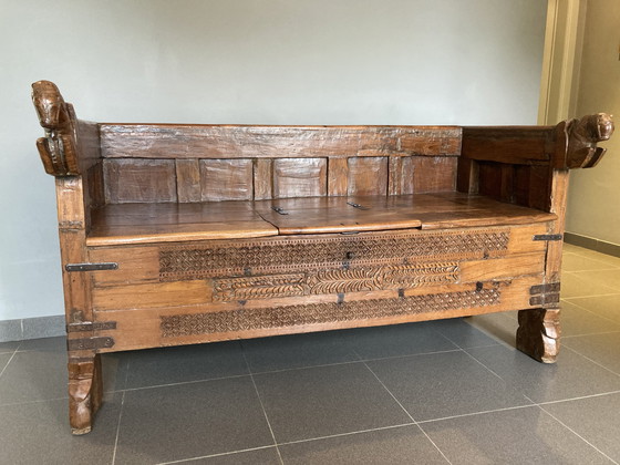 Image 1 of Antike indische Brauttruhe