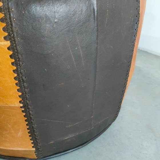 Image 1 of Pouf brocante d'epoca con patta di contenimento/ripostiglio.