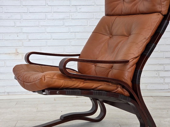 Image 1 of Años 70, diseño noruego de Else & Nordahl Solheim, juego de 2 sillas con reposapiés, modelo "Kengu".