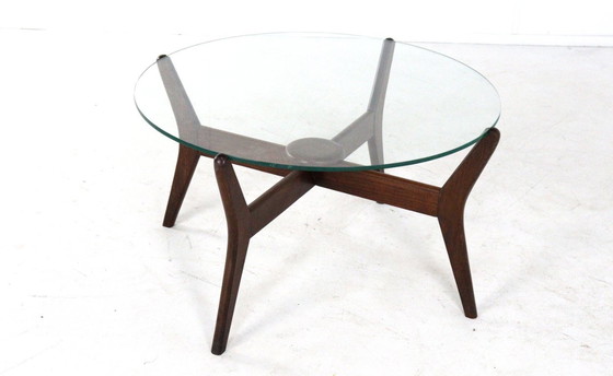Image 1 of Ronde salontafel Engels met glas 'Summerseat' vintage