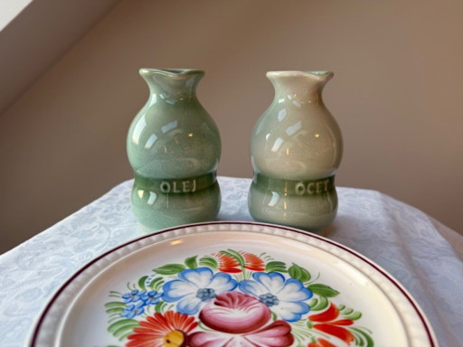 Juego de aceite y vinagre de cerámica checa Ditmar Urbach con bandeja pintada a mano. – tafelaccessoires, Ceramic