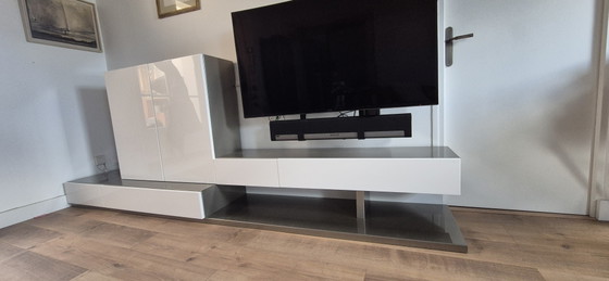 Image 1 of Roche Bobois TV-Möbel, weiß und champagnerfarben lackiert