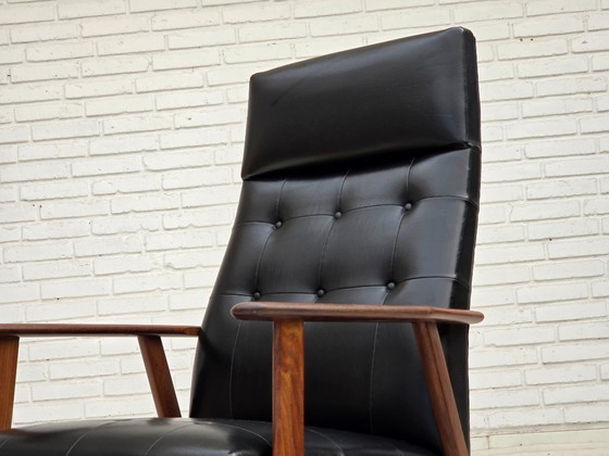 Image 1 of Deense fauteuil uit de jaren 70, zwart kunstleer, teakhout.