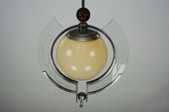 Image 1 of Lampada a sospensione Art Déco italiana degli anni '30 con vetro inciso e globo color ambra.