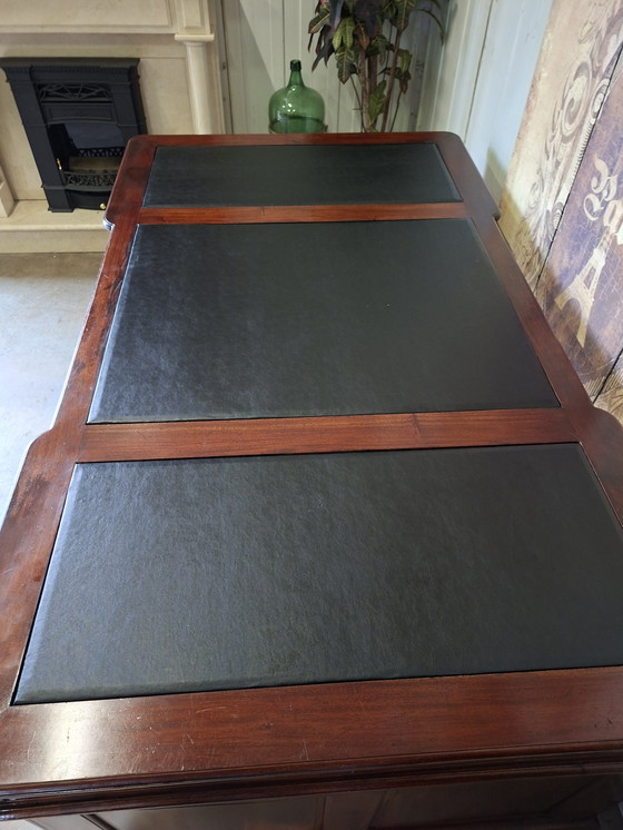 Image 1 of Classic English desk, writing table, desk with leather inlay, dimensions: 178x104cm and 78cm high.