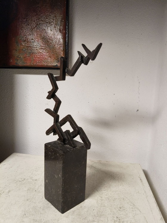 Escultura brutalista de bronce Jaap Hartman Myron BV granito 25cm, Piedra, Negro (foto 4 de 8)