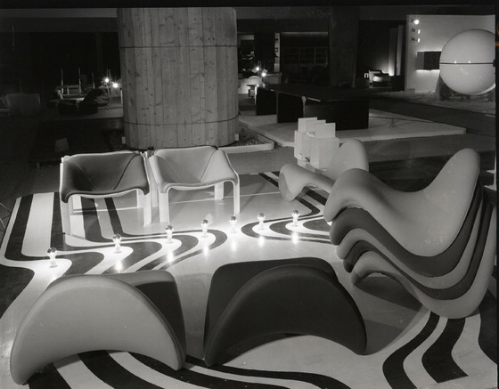 Image 1 of Pierre Paulin, 2 Chauffeuses 557 dite Tongue, Artifort Ed., 1967