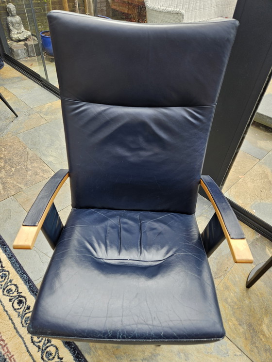 Image 1 of Drehsessel aus dunkelblauem, geschmeidigem Leder mit drehbarem Fuß