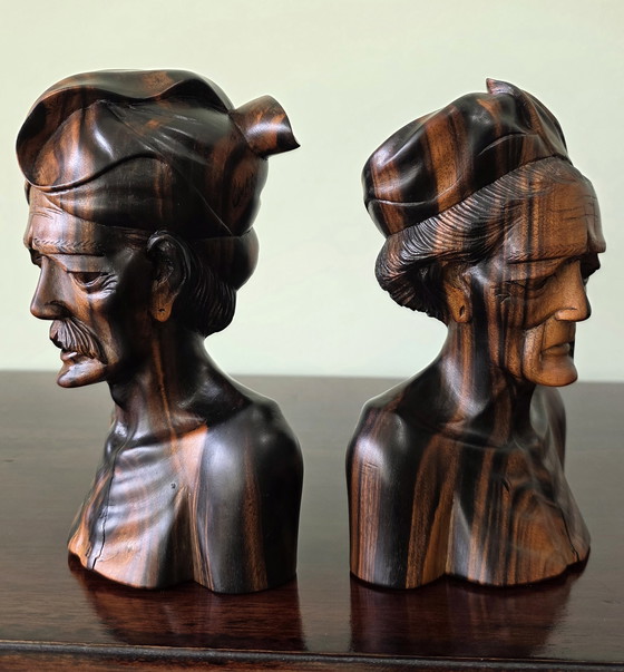 Image 1 of Busti balinesi in legno di metà secolo – set di 2