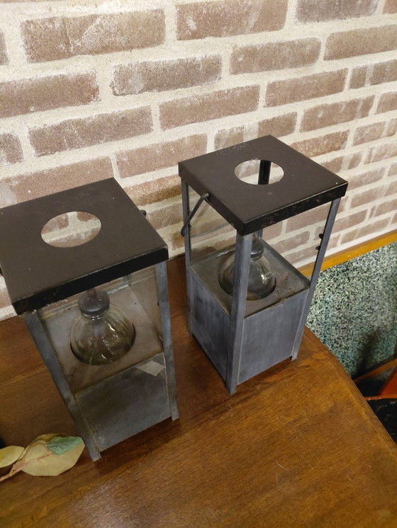 Image 1 of Deux lampes-tempête