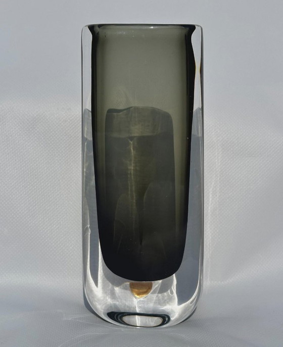 Vaso in cristallo grigio fumé di Nils Landberg per Orrefors, anni '60, Vasi, Scandinavian (foto 2 di 14)