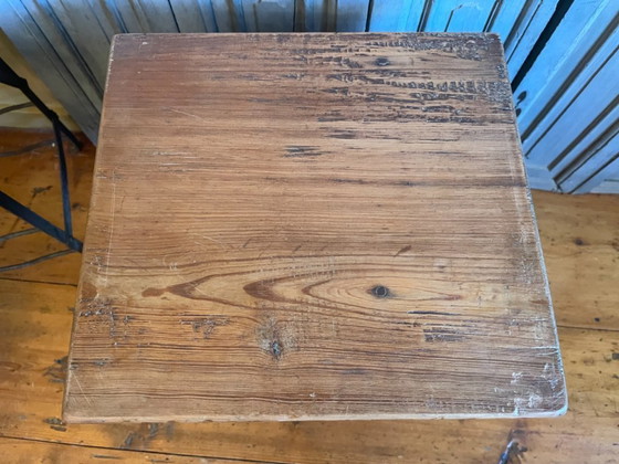 Image 1 of Mesa auxiliar con banco plegable y taburete en francés.