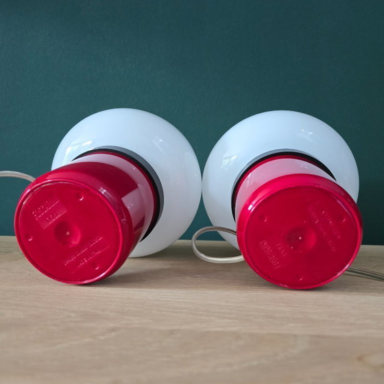Image 1 of Set di due lampade da tavolo Foscarini Doll - plastica rossa e vetro bianco. Design italiano.
