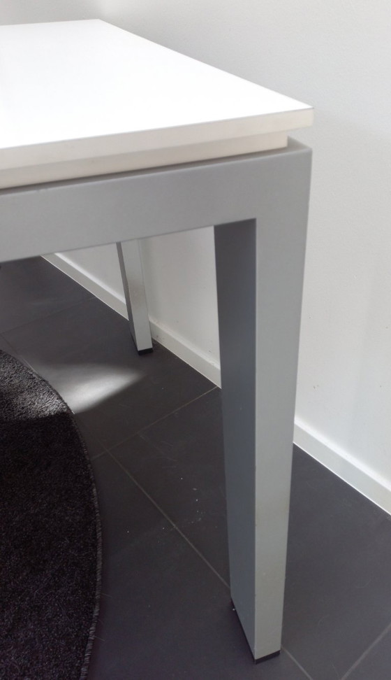 Image 1 of ARCO GRAPHIC Weißer ausziehbarer Esstisch