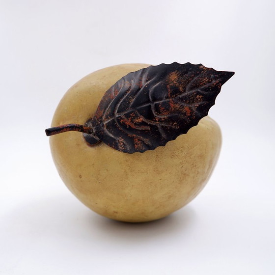 Image 1 of Manzana decorativa de terracota pintada a mano