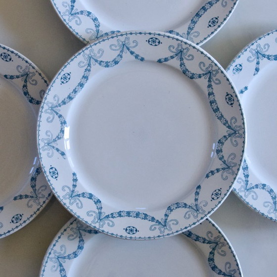 Image 1 of 9 grandi piatti piani antichi in pietra di ferro firmati Sarreguemines Juliana