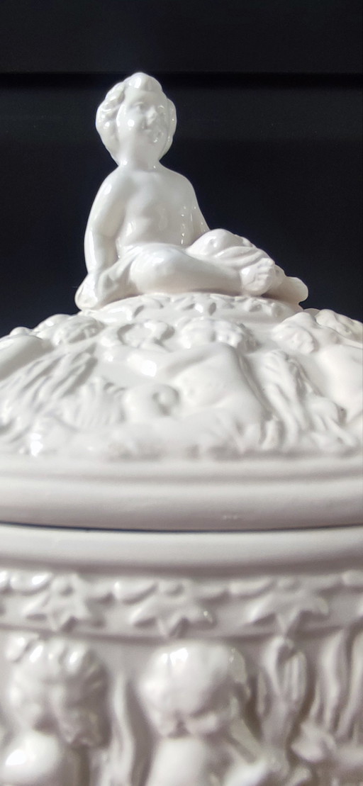 Bonbonnière Bassano , white Italian majolica
