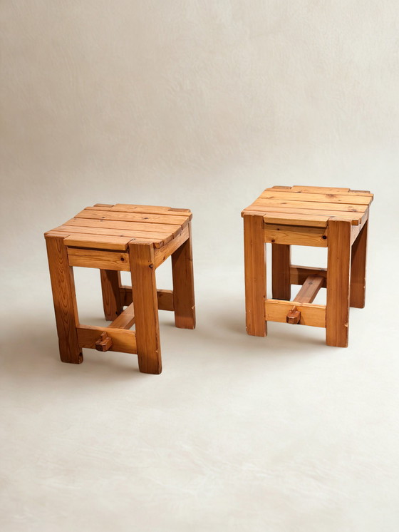 Image 1 of Vintage Brutalistische Zweedse Grenen Krukken Bijzettafels
