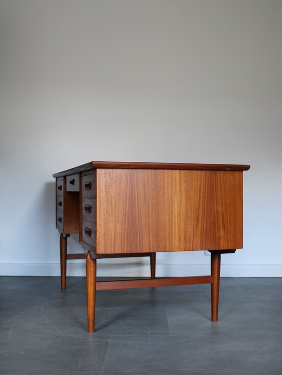 Vintage Deens vrijstaand bureau in teak – Wood (photo 6 of 10)