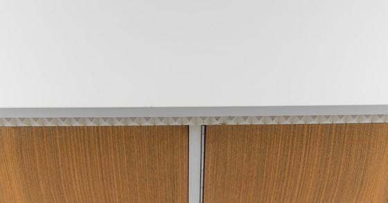 Image 1 of Credenza moderna marrone e bianca di metà secolo, anni '60