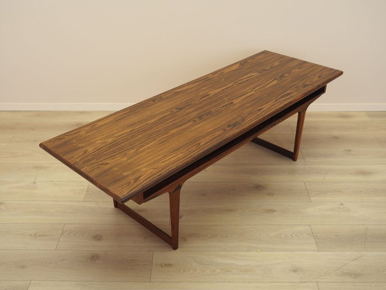 Mesa de centro danesa de palisandro con estante, diseño moderno escandinavo de la década de 1960. (photo 6 of 12)