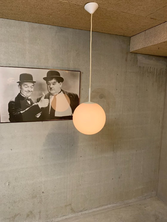 Image 1 of Grande lampada a globo bianca, Glashutte Limburg.