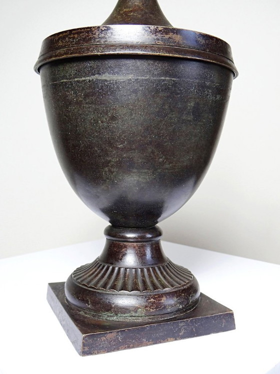 Image 1 of Casseruola con coperchio in stile Impero, in metallo patinato effetto bronzo, India, anni '60-'80