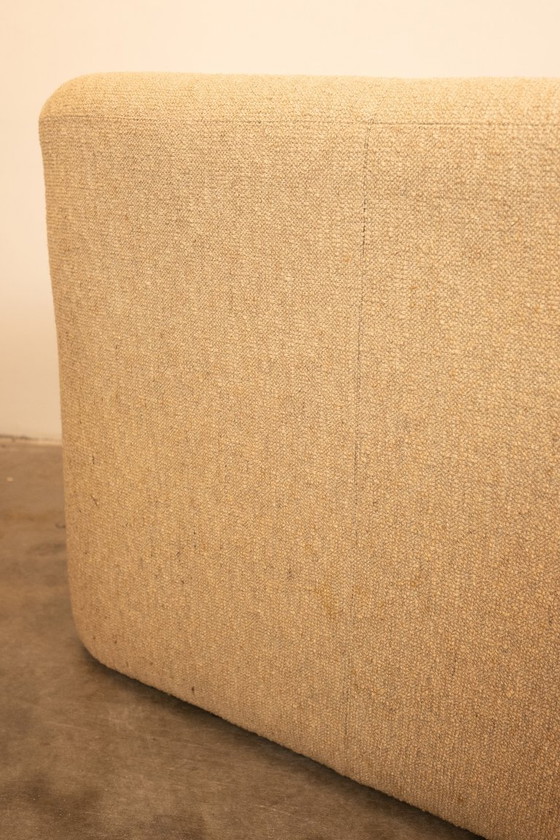 Image 1 of Leolux "Mink" 2-zitsbank met crèmekleurige bekleding